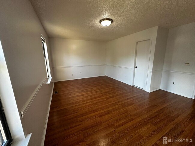 Foto del edificio - 365 Bromley Pl