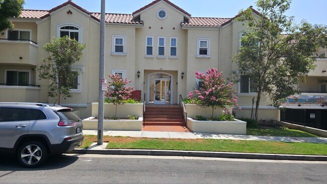 Building Photo - 300 E Providencia Ave