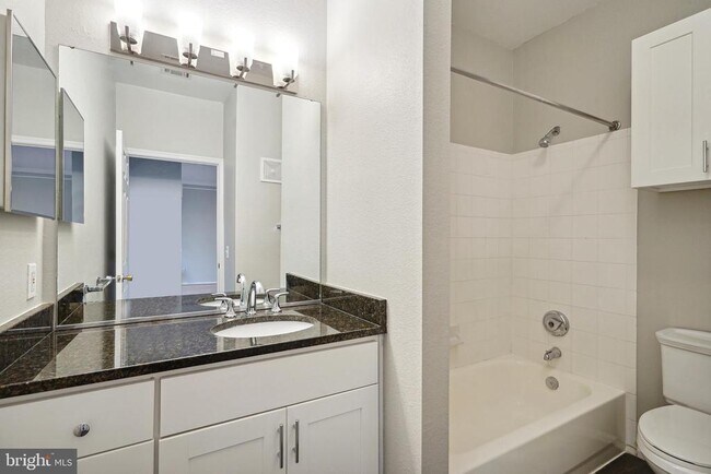 Foto del edificio - 1601 Spring Gate Dr.