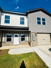 Building Photo - 226 Beau Claire Cir