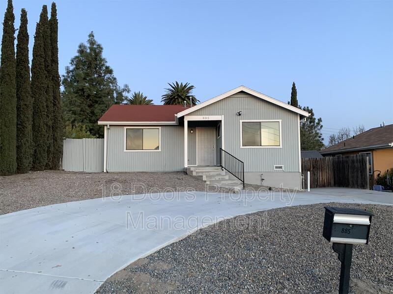 Primary Photo - 885 Iona Dr