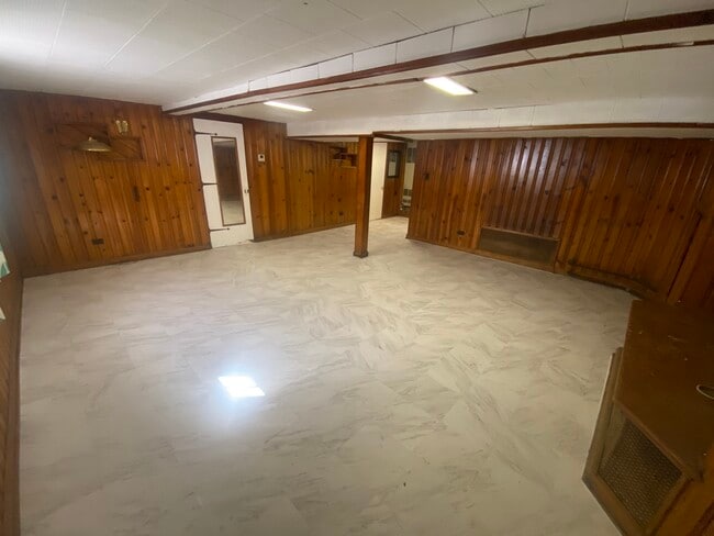 Building Photo - 5514 N Mango Ave