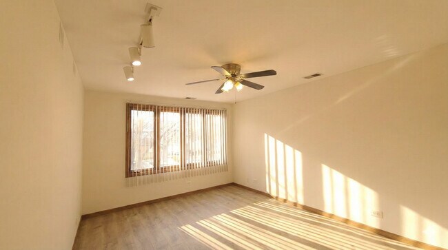 Foto del edificio - 445 W 37th St