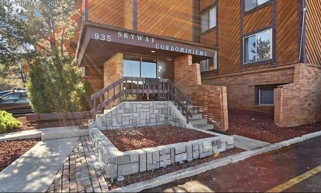 Building Photo - Two bedroom Condo on Westside!!