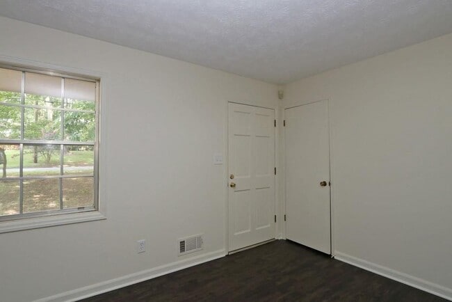 Building Photo - 4215 Fawn Ln SE