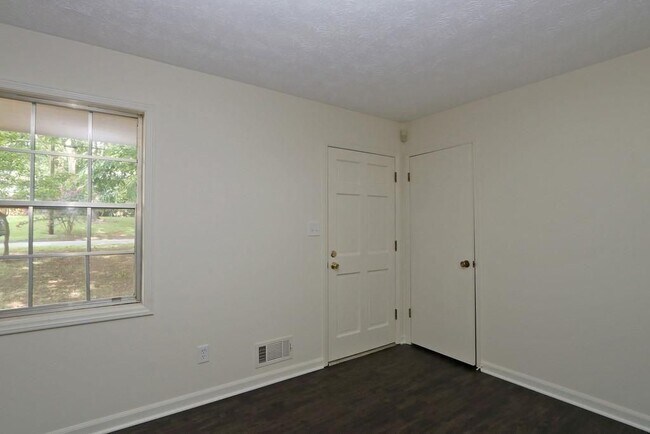 Foto del edificio - 4215 Fawn Ln SE