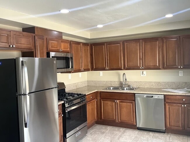 Building Photo - 9234 Kewen Ave