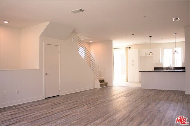 Building Photo - 2581 Arvia St