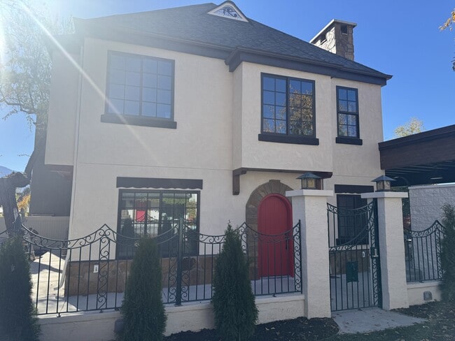 Foto del edificio - 4621 Locust Ln E