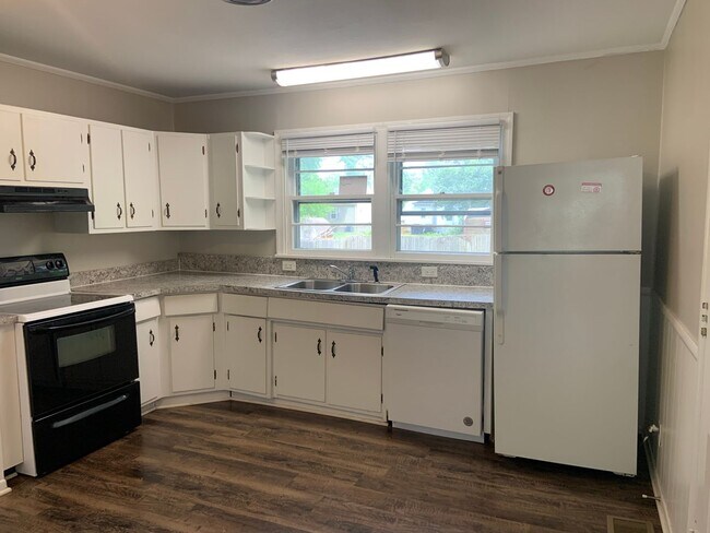 Building Photo - Cute Glenwood area 2 BR Near UNCG
