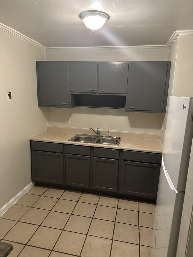 kitchen - 7725 Cassino Ave