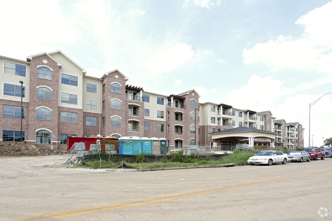 Building Photo - The Abbey at Westminster Plaza