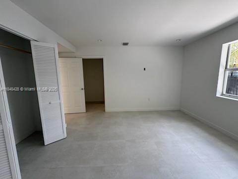 Foto del edificio - 911 Sharar Ave