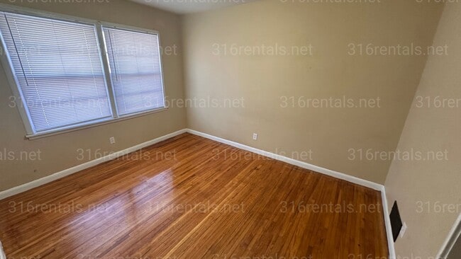 Building Photo - 1248 N Volutsia