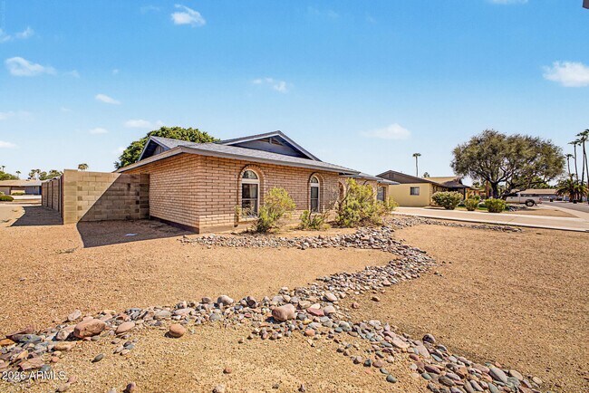 Building Photo - 5403 S Heather Dr