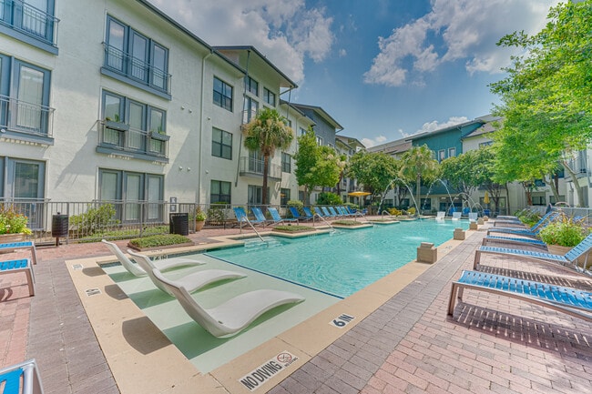 Building Photo - The Montrose