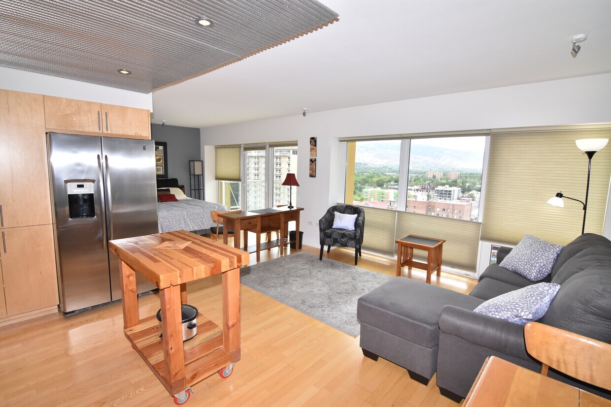 Foto principal - 255 N Sierra St