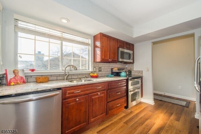 Building Photo - 60 Fieldstone Rd