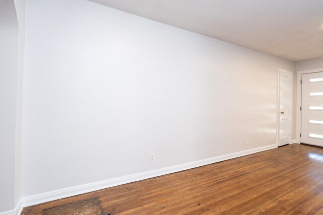 Building Photo - 517 S Belmont St