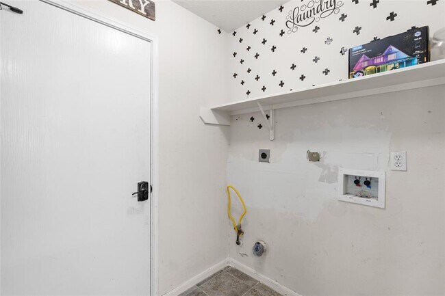 Building Photo - 25211 Barmby Dr