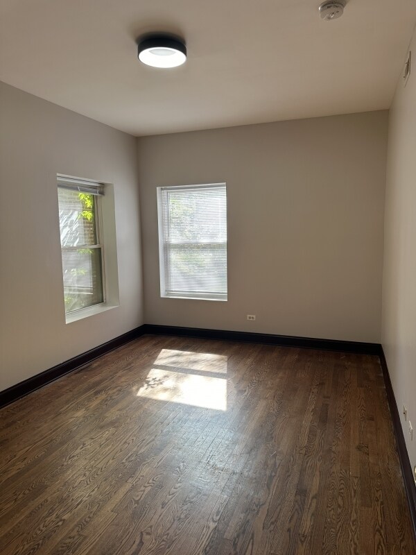 Building Photo - 6035 S St Lawrence Ave