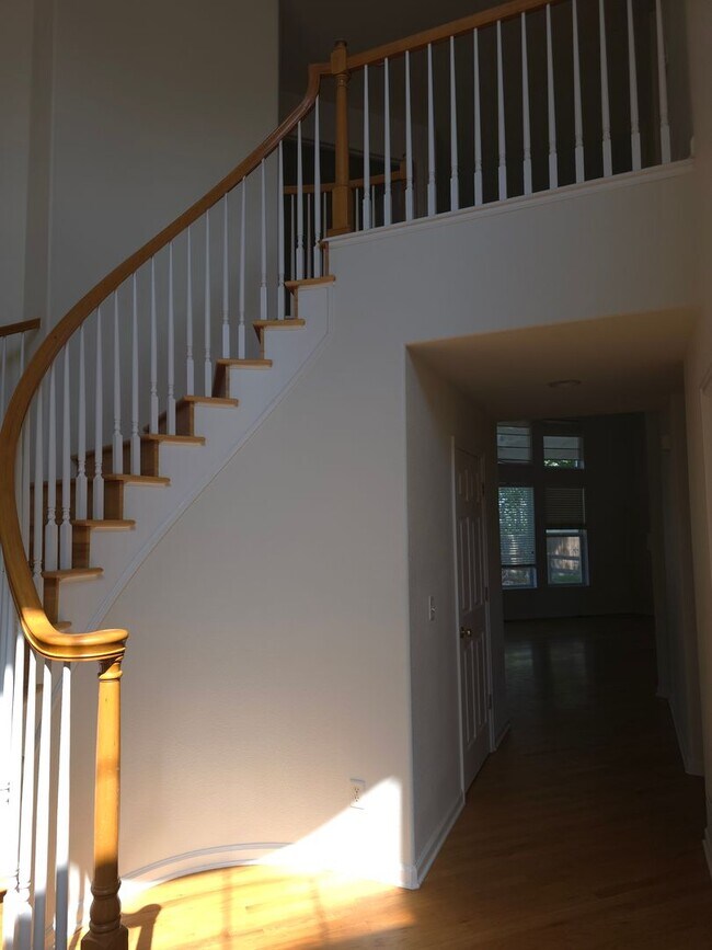 Foto del edificio - Beautiful 4 bedroom home with 3 car garage!