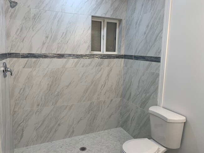 Master Bathroom - 2928 N 24th Pl