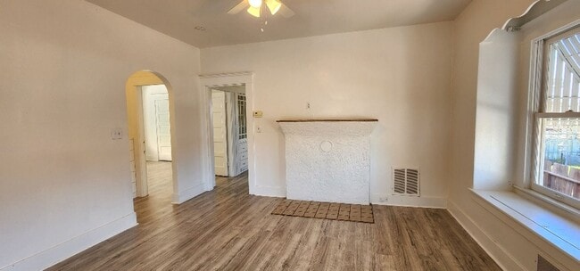 Foto del edificio - Large Sunny 4 Bedroom 3 Bath Country Style...