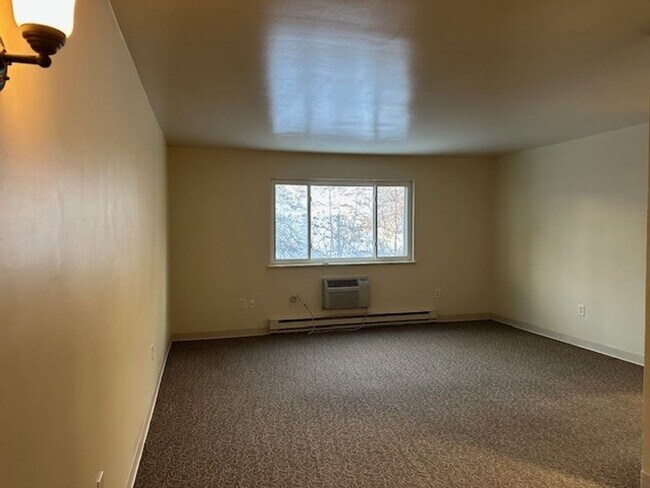 Foto del edificio - ALL UTILITIES INCLUDED!!! 3 Bedroom 1 Bath...