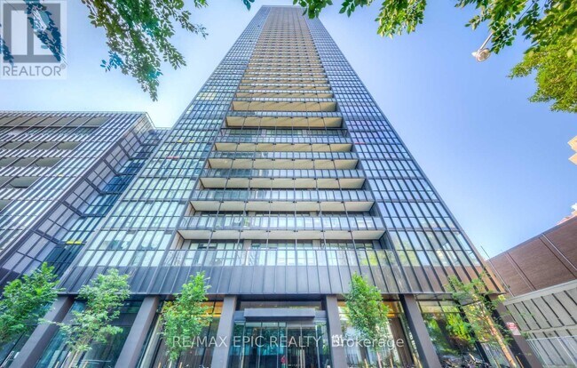Building Photo - 101 Charles St E