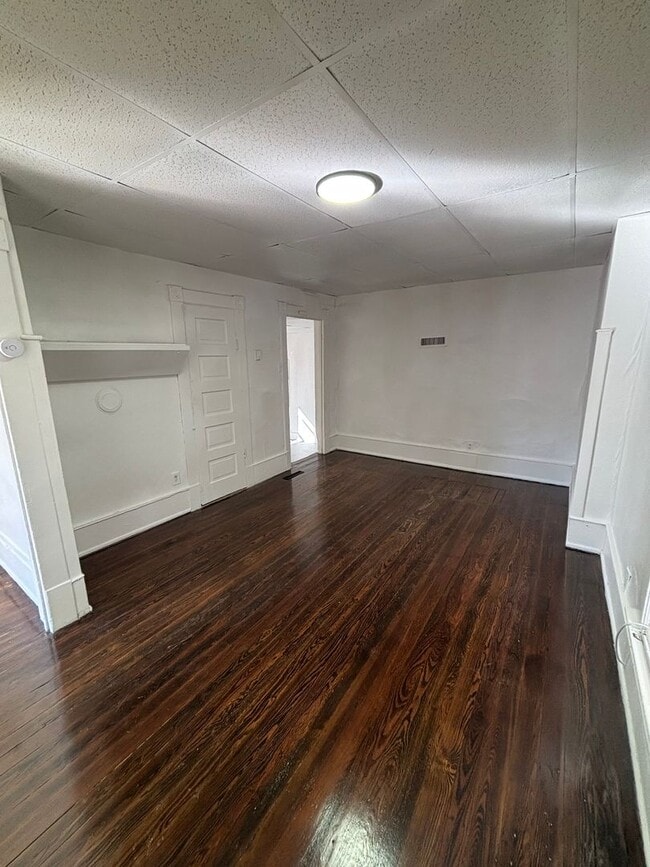 Building Photo - 2 bedroom 1 bathroom House