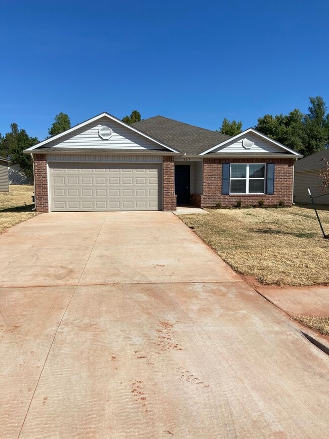 Building Photo - Three Bedroom | Two Bathroom Home in Mustang Farms