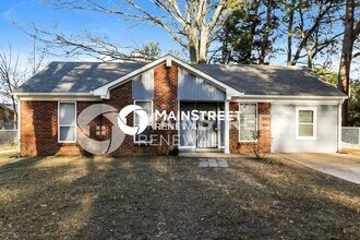 Building Photo - 2570 Hillcrest Cove
