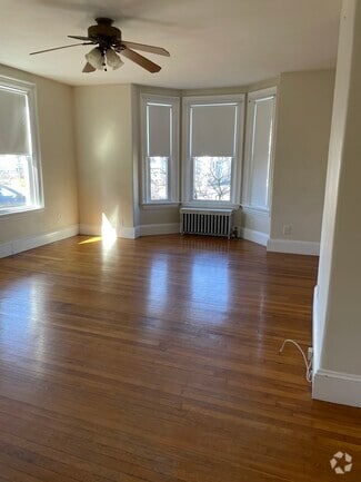 Building Photo - 148 Crescent St