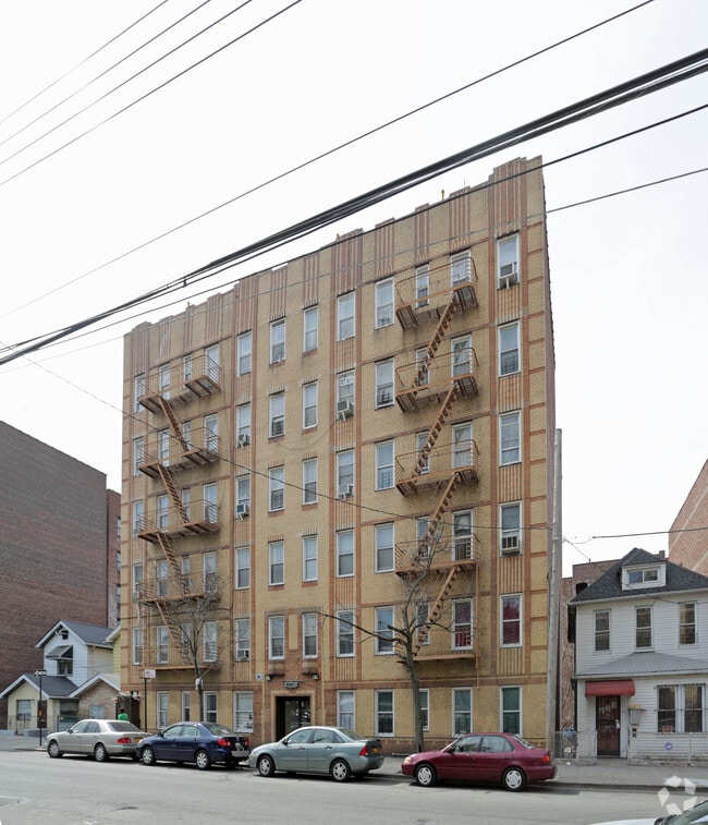 Building Photo - 3929 Carpenter Ave
