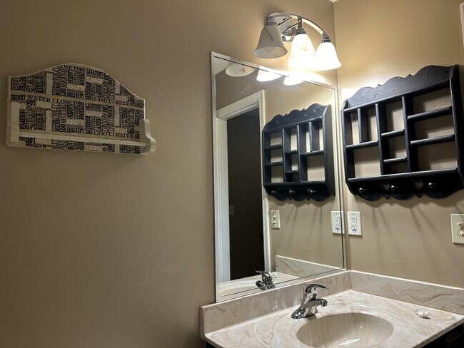 Foto del edificio - 4084 Hidden Hollow Dr