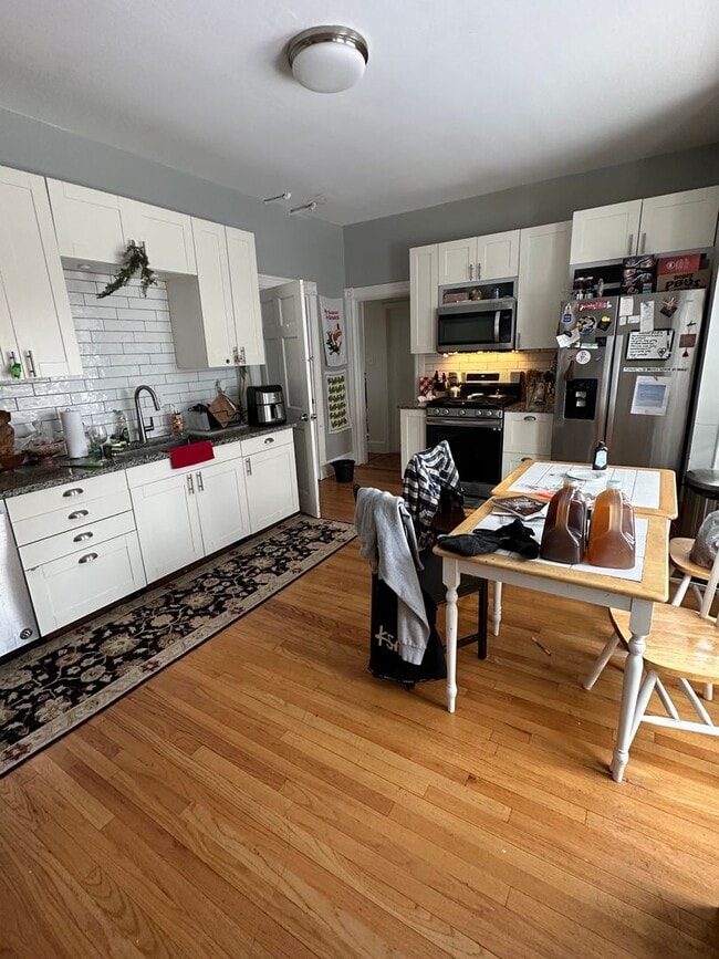 Building Photo - ALLSTON 4 BED/2 BATH FOR 9/1!  UPDATED KITCHEN AND BIG ROOMS!
