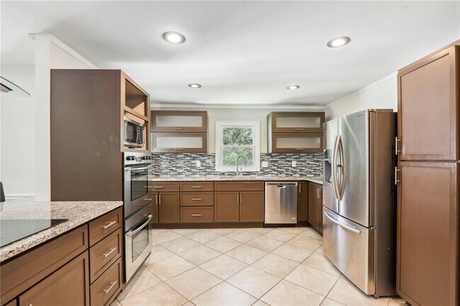 Building Photo - 4935 Cambridge Dr