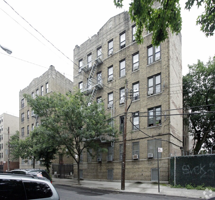Building Photo - 2820 Decatur Ave