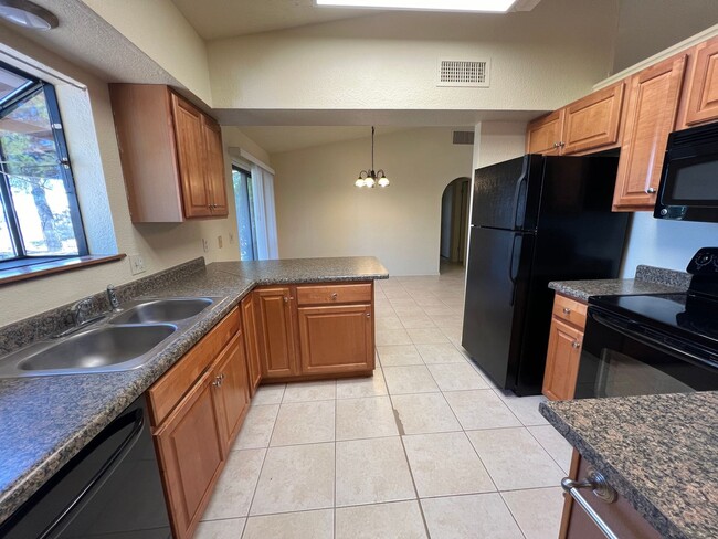 Building Photo - HOUSE: VERDE VILLAGE UNIT 2-COTTONWOOD*  P...