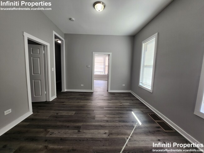 Foto del edificio - 726 E 93rd St