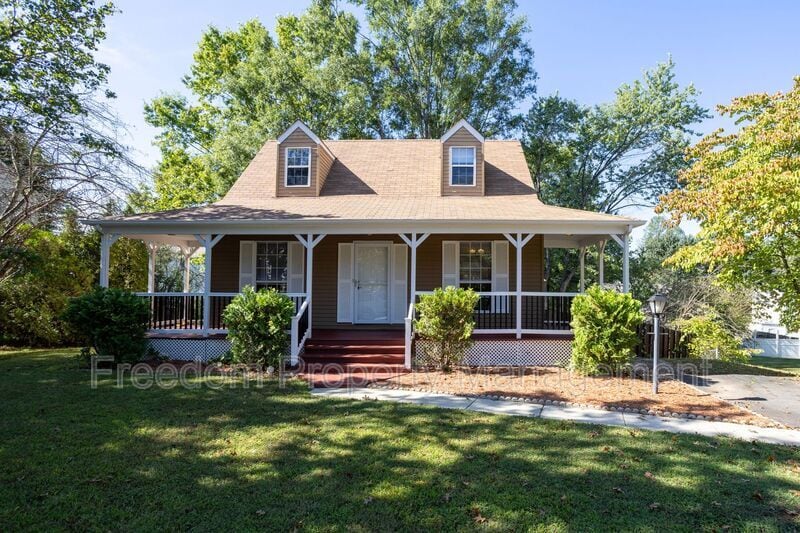Primary Photo - 5685 Roundtree Dr