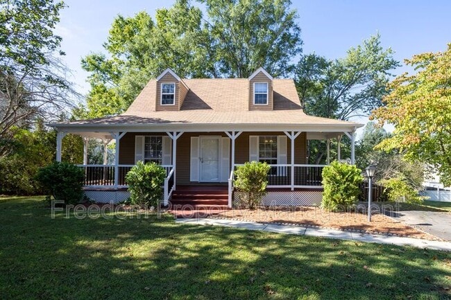 Photo - 5685 Roundtree Dr House