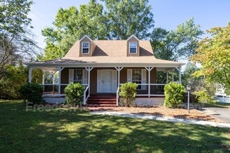 Building Photo - 5685 Roundtree Dr