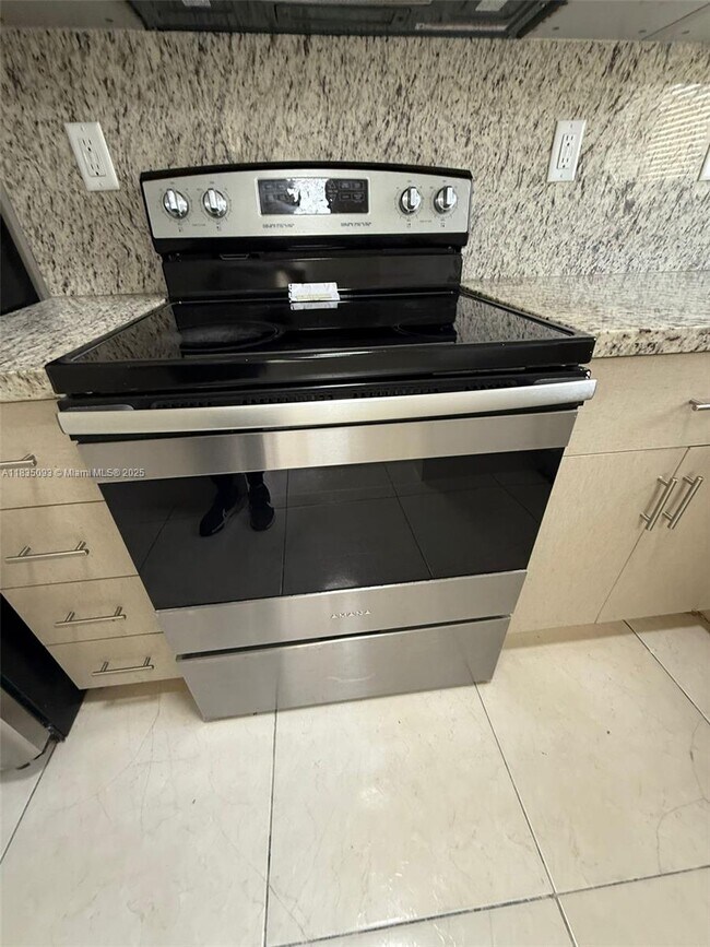 Foto del edificio - 441 NW 83rd St