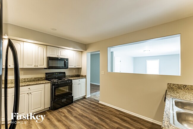 Foto del edificio - 1770 Lily St