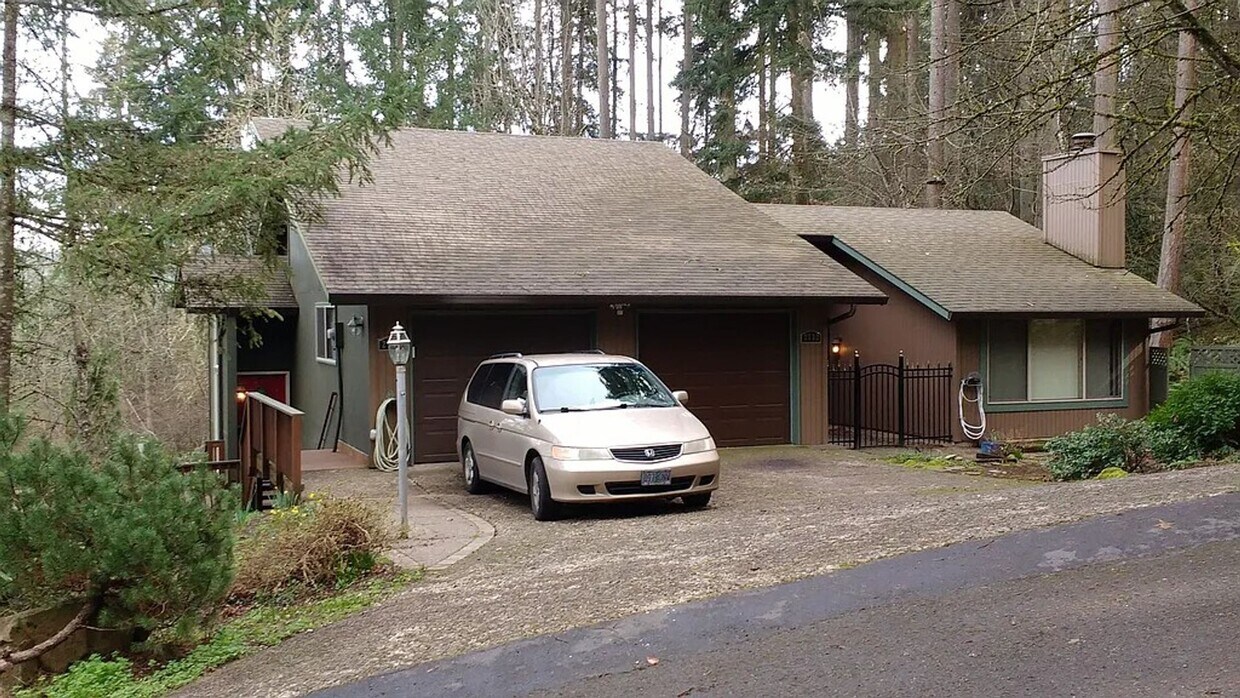Foto principal - Two Story Tandem home with great privacy