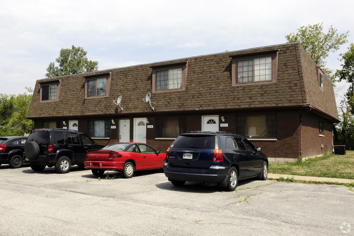 Primary Photo - 5814-5820 Creekview