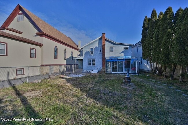 Foto del edificio - 418 W Market St