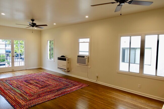Living Room & Dining Area - 920 E Garfield Ave